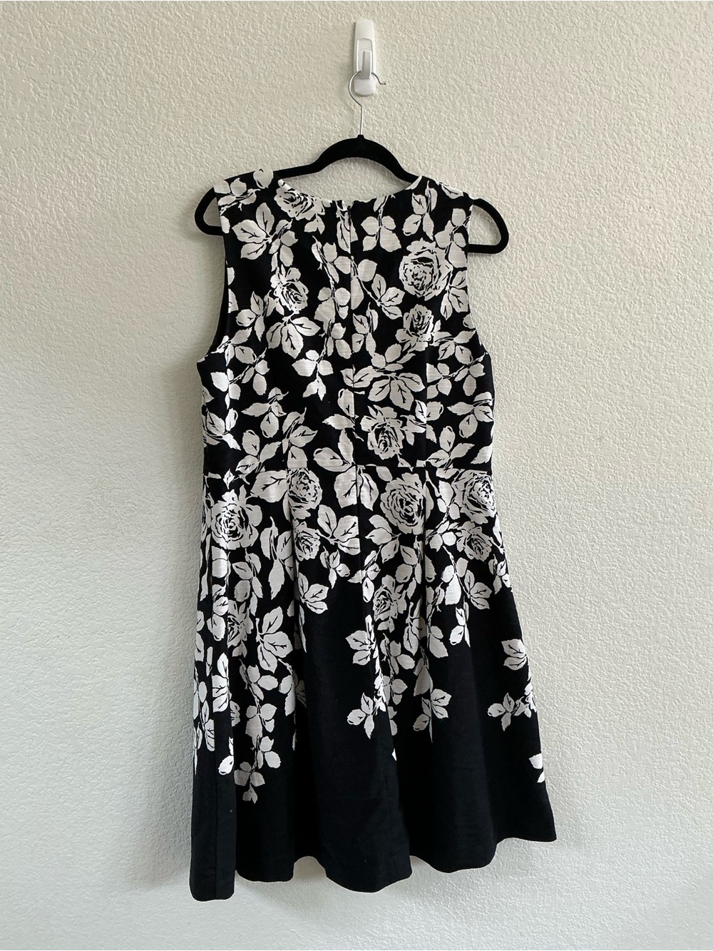 Talbots Black A-Line Skirt with White Floral Motif size 14 - Picture 4 of 9